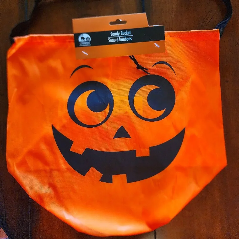 NWT Nylon Halloween Smiling Pumpkin Trick or Treat Candy Drawstring Bucket Bag
